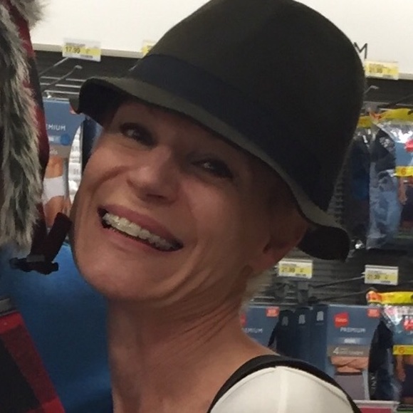 Meet your Posher, Michelle - Picture 1 of 1